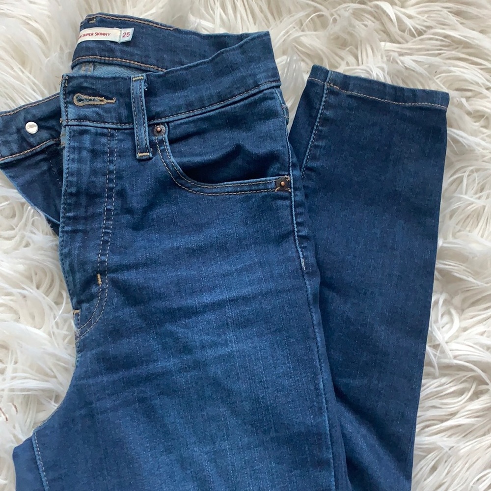 LEVI DARK DENIM SUPER SKINNY